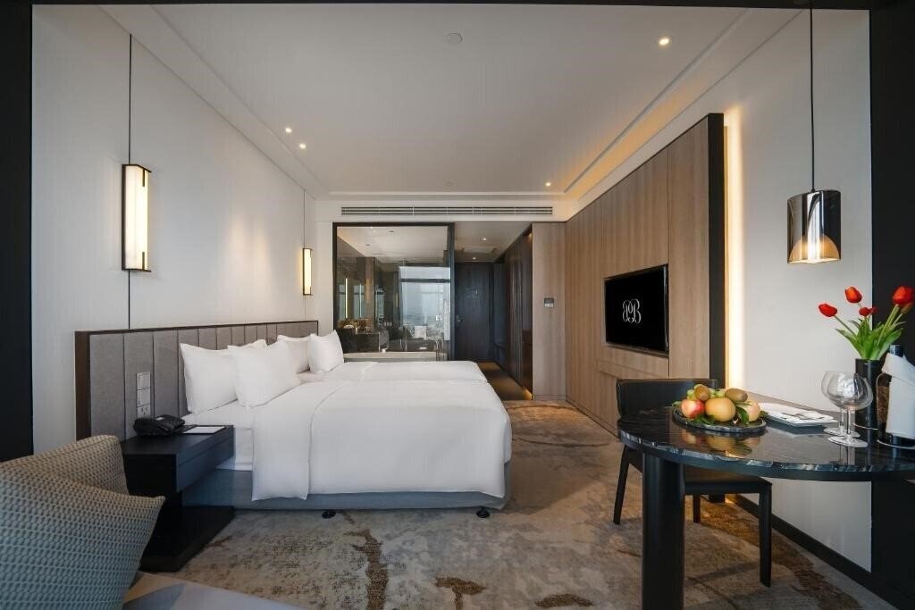 Imaginea Crowne Plaza Danang City Centre (ex. Bay Capital Danang) 5*