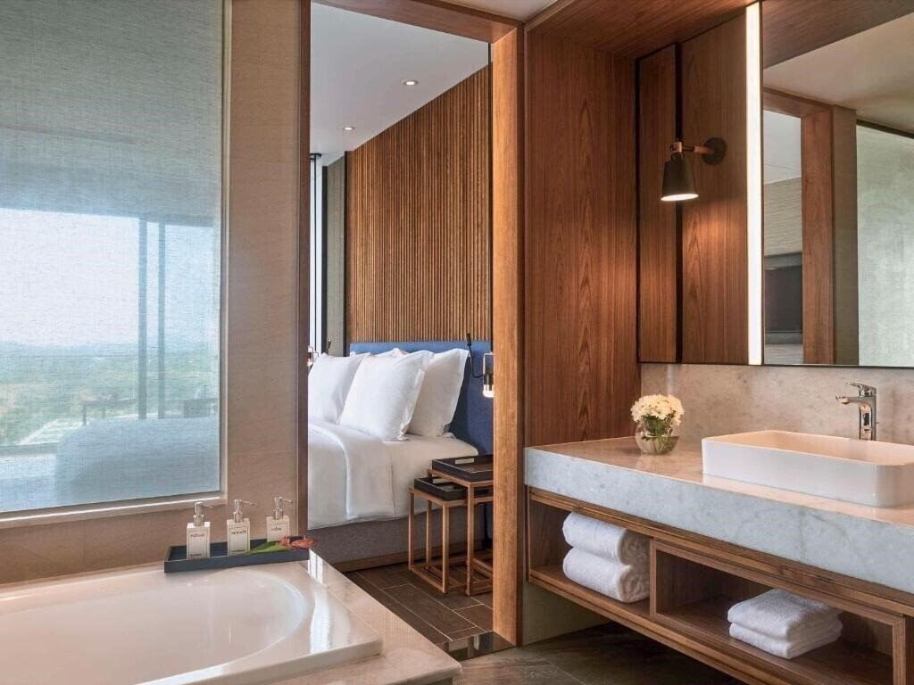 Фото Movenpick Resort Waverly Phu Quoc 5*