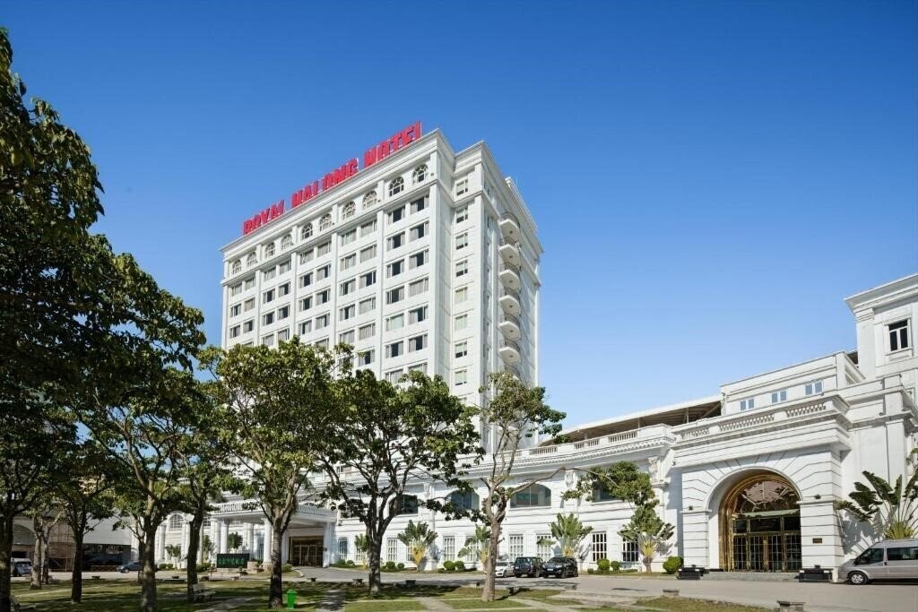 Отель Royal Halong Hotel 5*