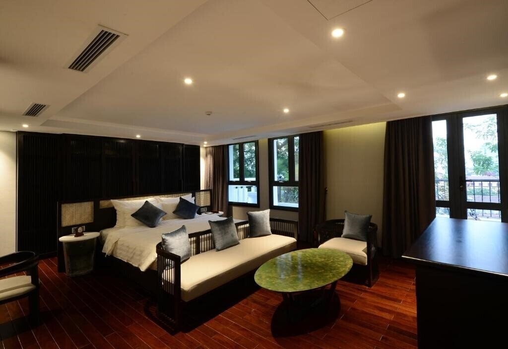 Фото The Chi Boutique Hotel 3*