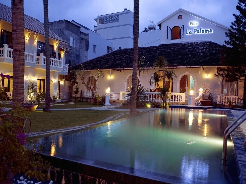 Hotel La Paloma Villa Nha Trang 3*