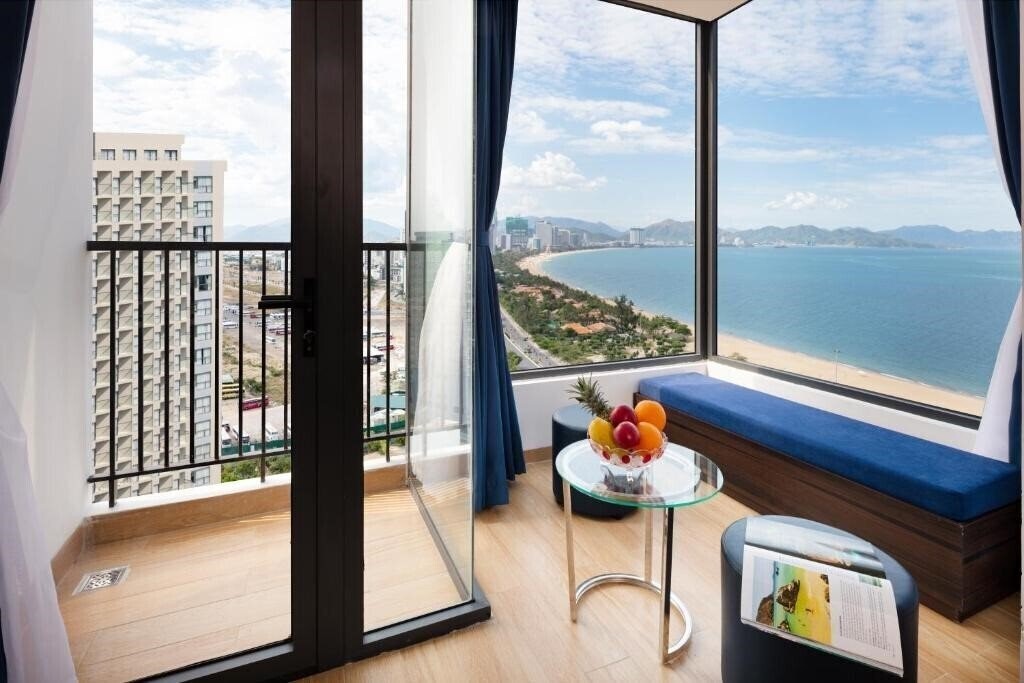 Отель Crown Hotel Nha Trang 3*