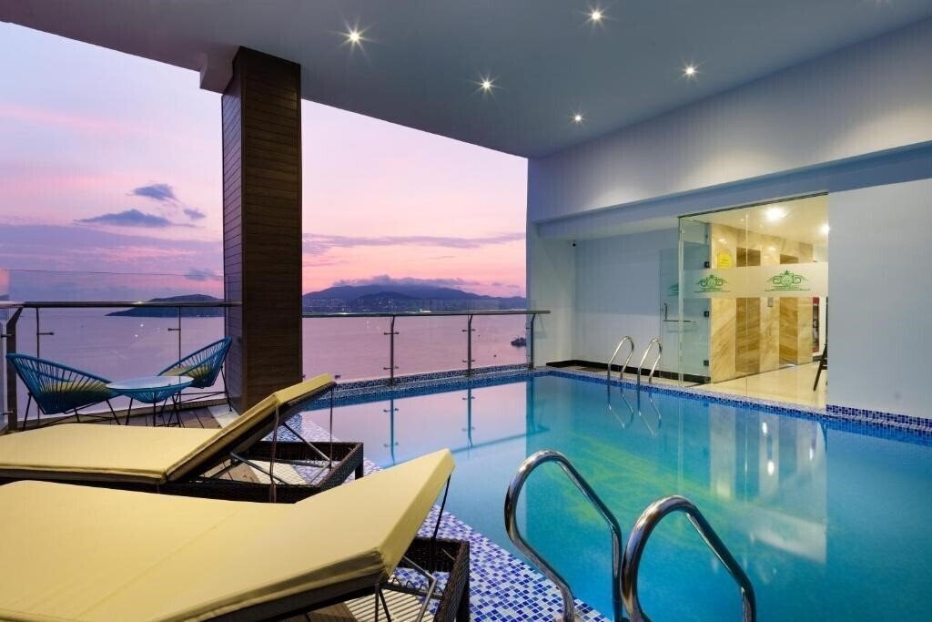 Изображение Crown Hotel Nha Trang 3*