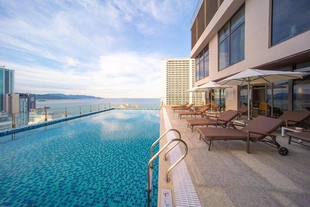 Отель Green Beach Hotel Nha Trang (ex. Stay 7 International Hotel Nha Trang, Green Beach ) 4*