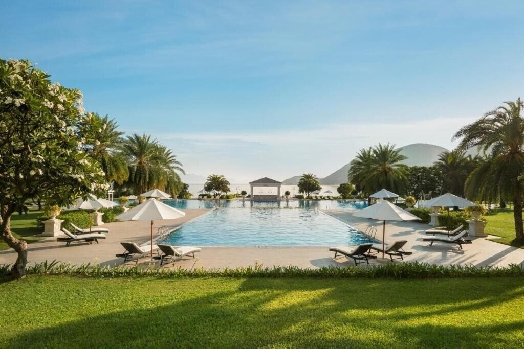 Fotografii Nha Trang Marriott Resort & SPA, Hon Tre Island (ex. Vinpearl Discovery) 5*
