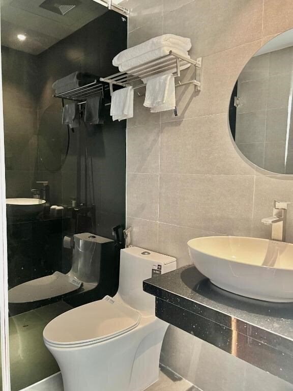 Imaginea La Sera Suites Apartment (ex. La Sera Suites An Vien) 3*