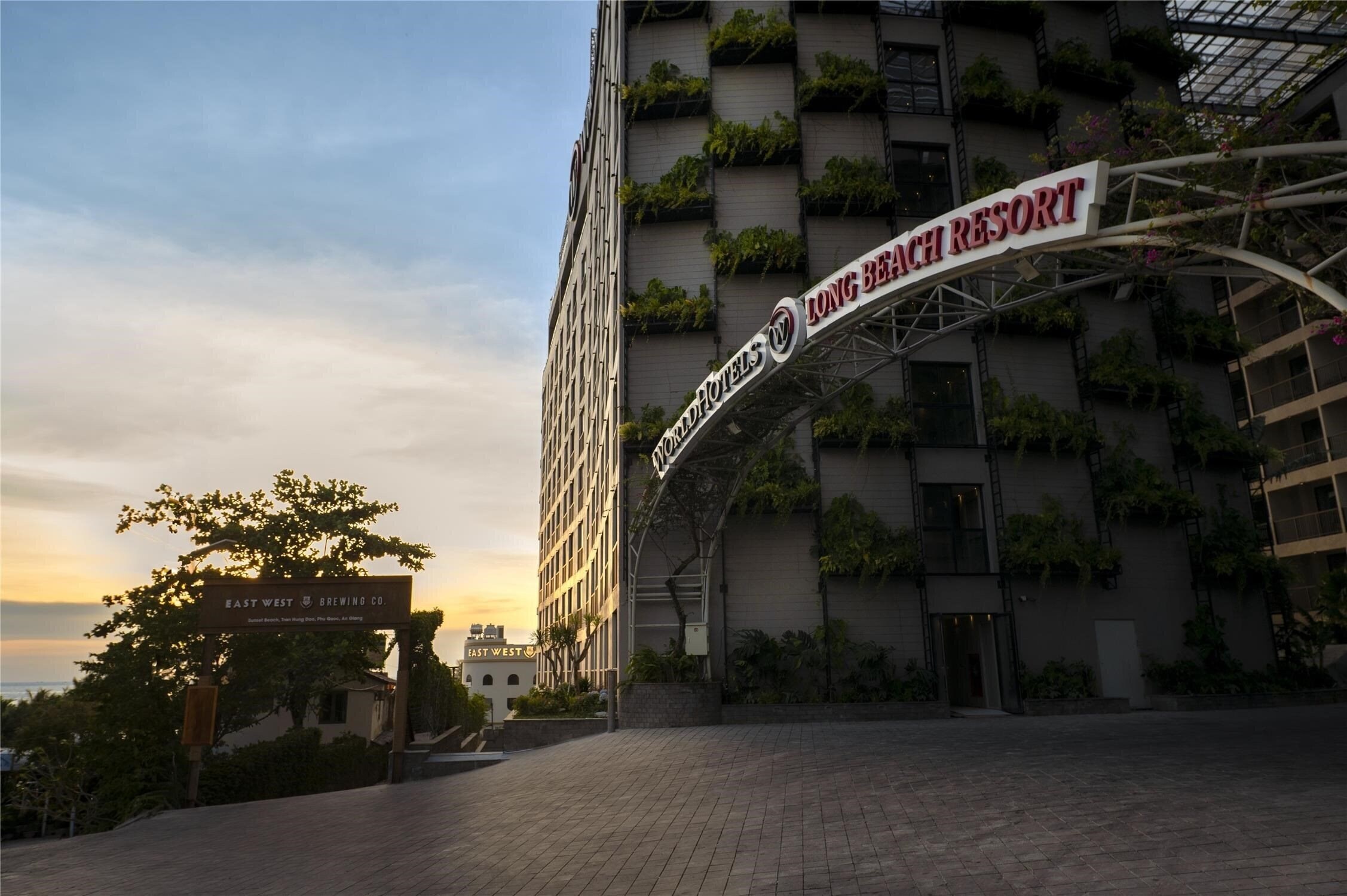 Imaginea WorldHotels Long Beach Resort Phu Quoc (ex. Long Beach Resort Phu Quoc) 4*