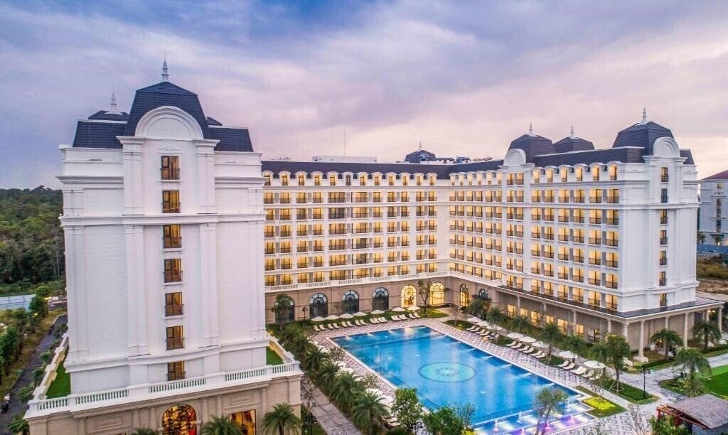 Отель Vinpearl Holiday Fiesta 5*