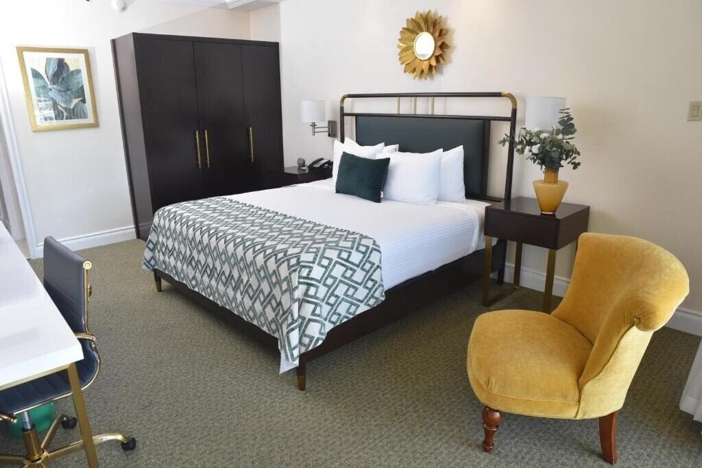 Hotel The Courtleigh Hotel & Suites 4*