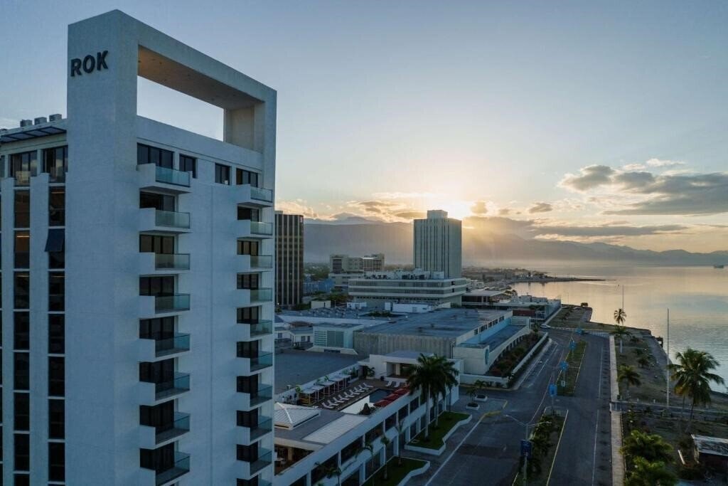 Hotel Rok Hotel Kingston Tapestry Collection By Hilton 4*