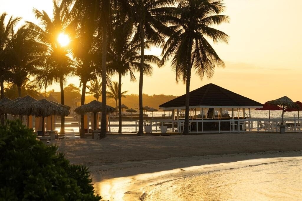 Отель Grand Muthu Runaway Bay Club Caribbean (ex. Royal Decameron Club Caribbean) 3*